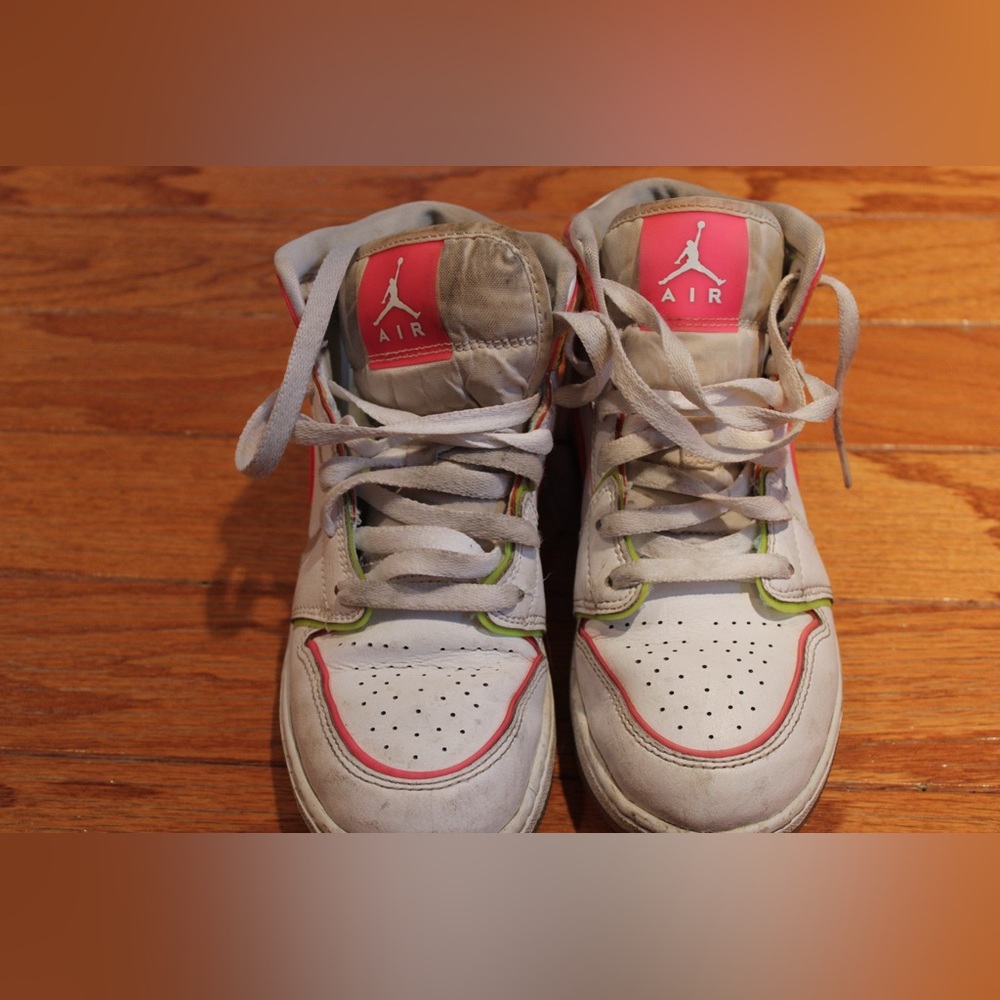 Jordan 1 Mid- Edge Glow